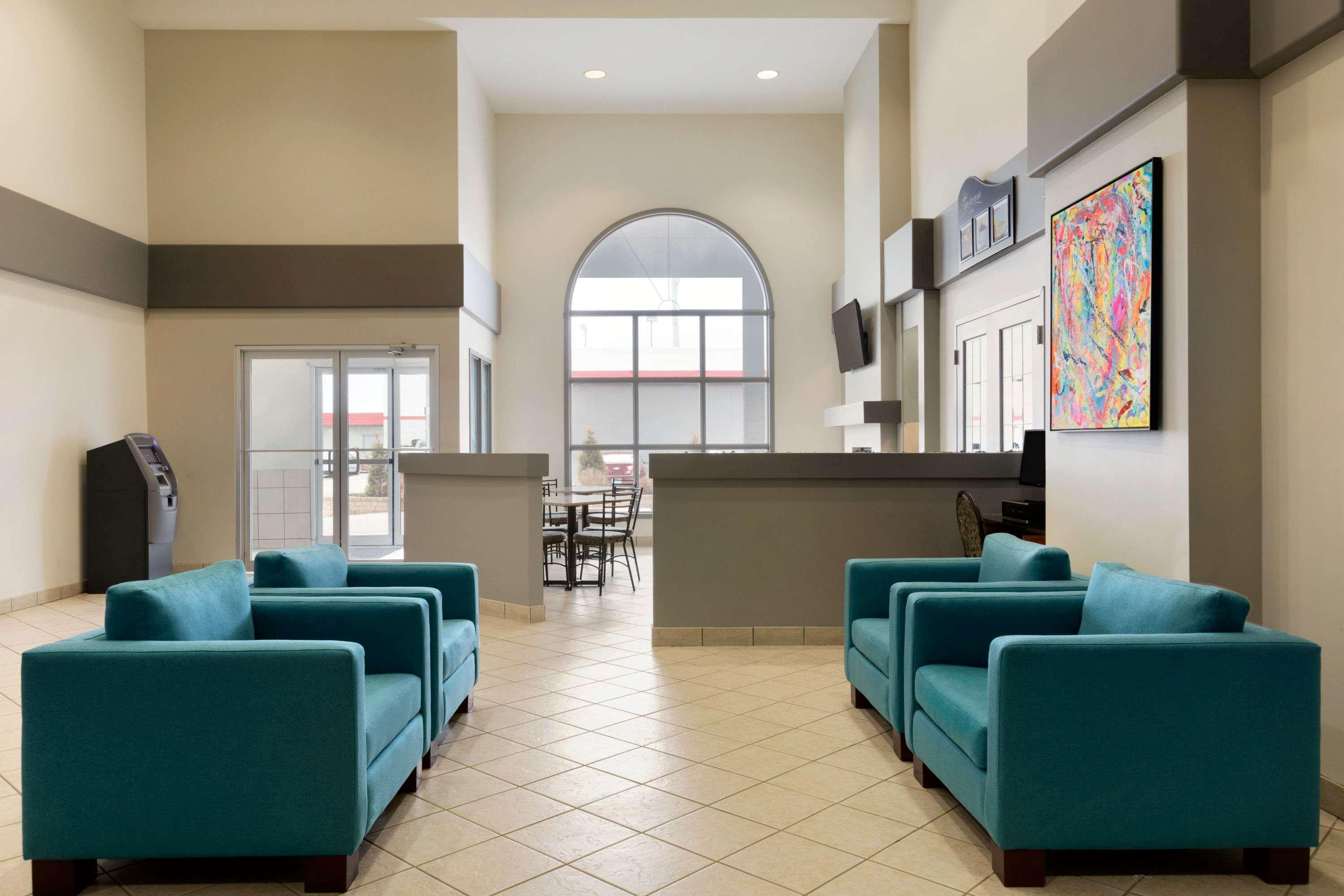 Days Inn By Wyndham Steinbach מראה חיצוני תמונה