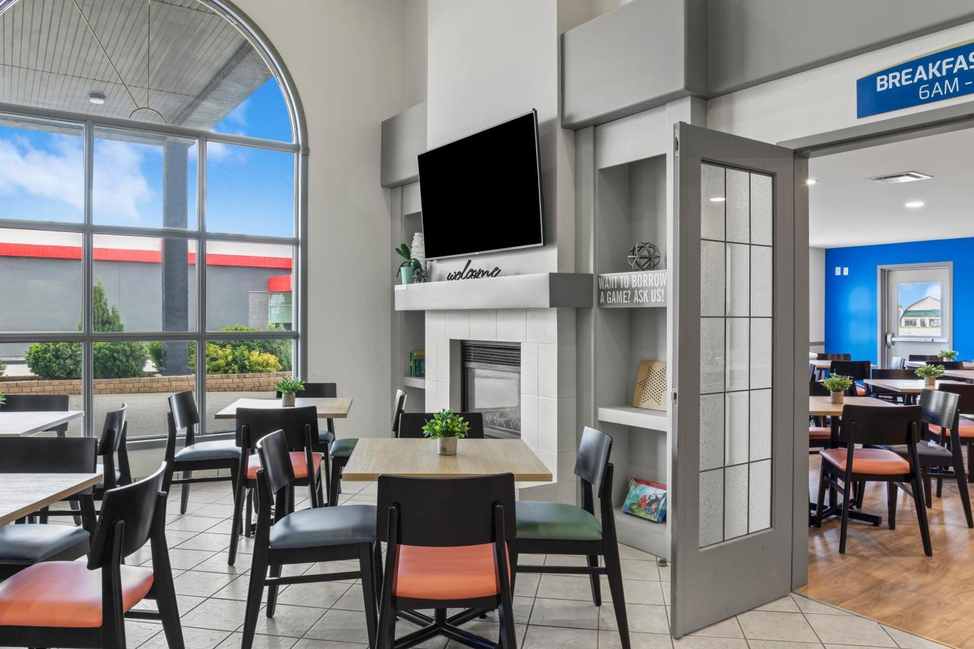 Days Inn By Wyndham Steinbach מראה חיצוני תמונה