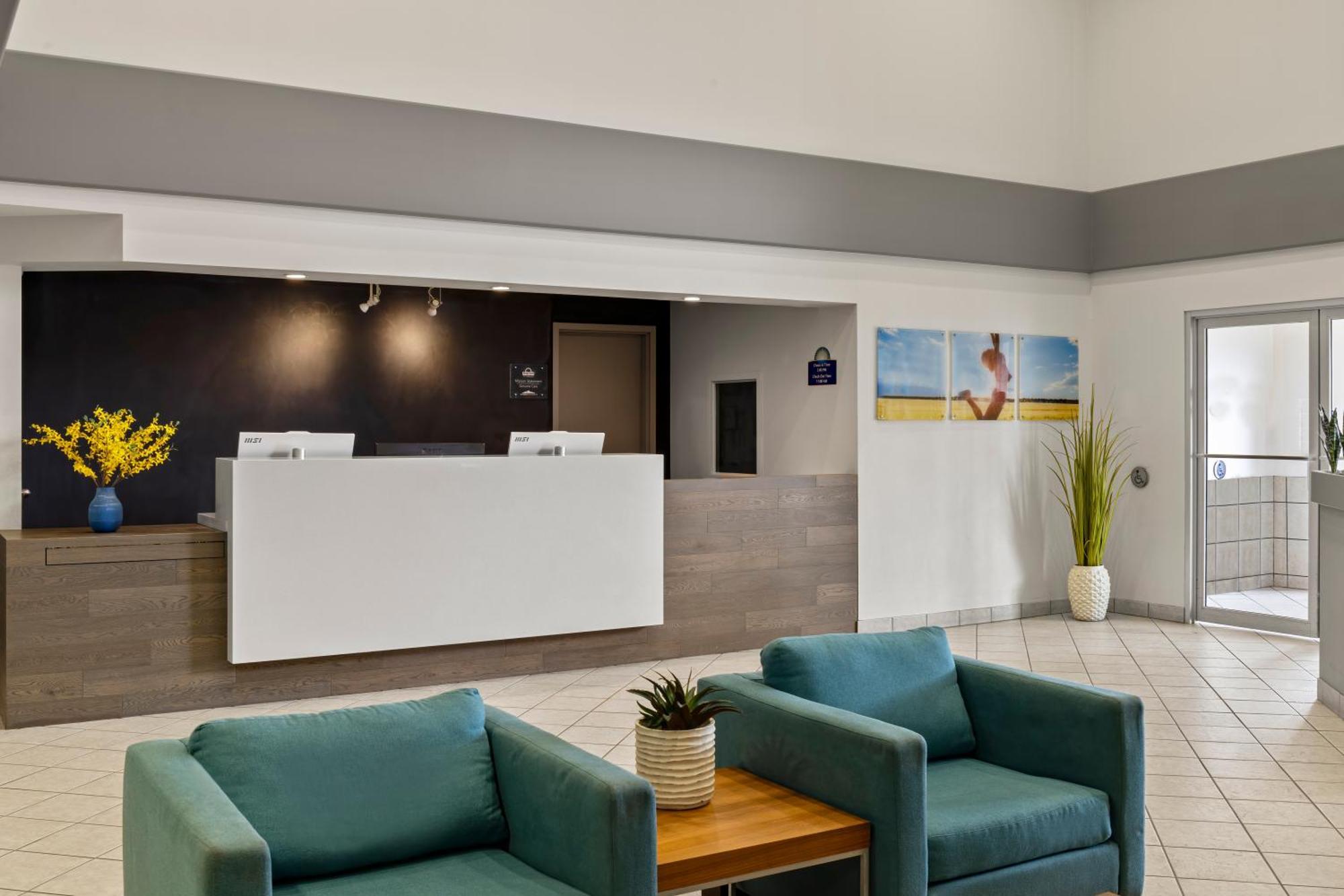 Days Inn By Wyndham Steinbach מראה חיצוני תמונה