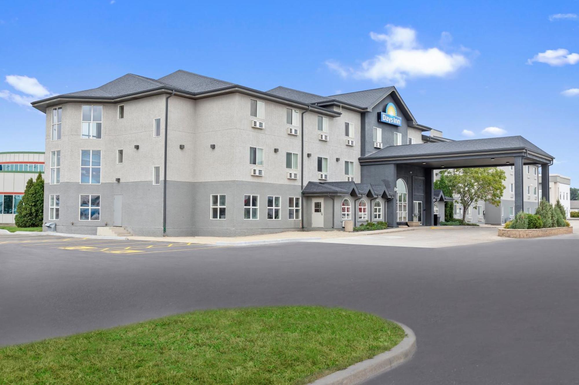 Days Inn By Wyndham Steinbach מראה חיצוני תמונה