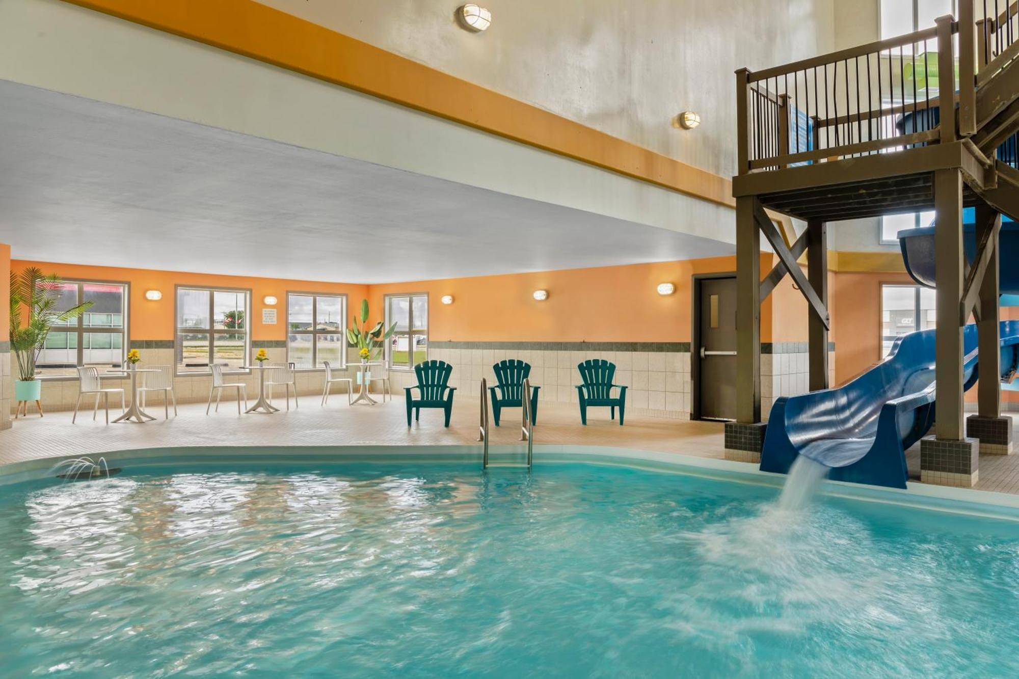Days Inn By Wyndham Steinbach מראה חיצוני תמונה
