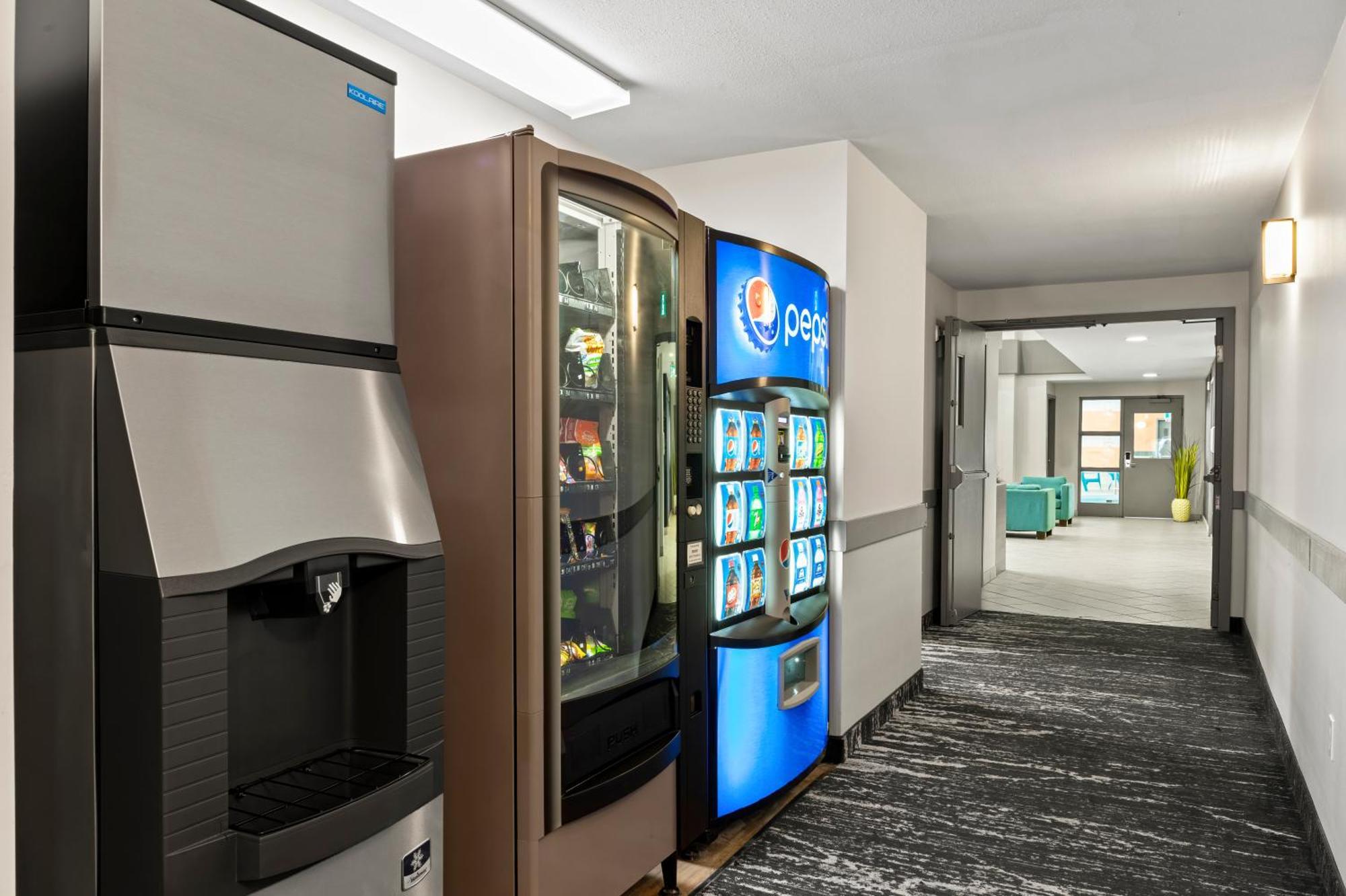 Days Inn By Wyndham Steinbach מראה חיצוני תמונה