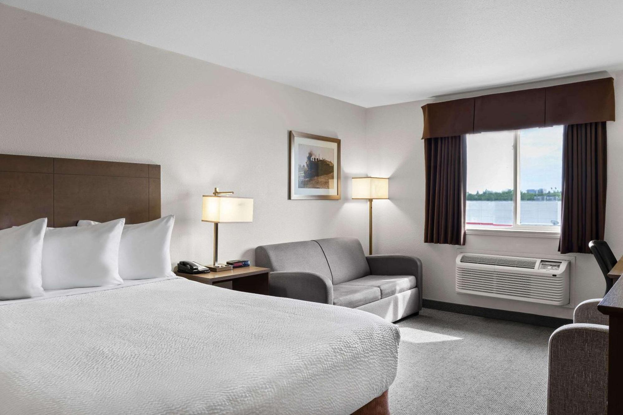 Days Inn By Wyndham Steinbach מראה חיצוני תמונה