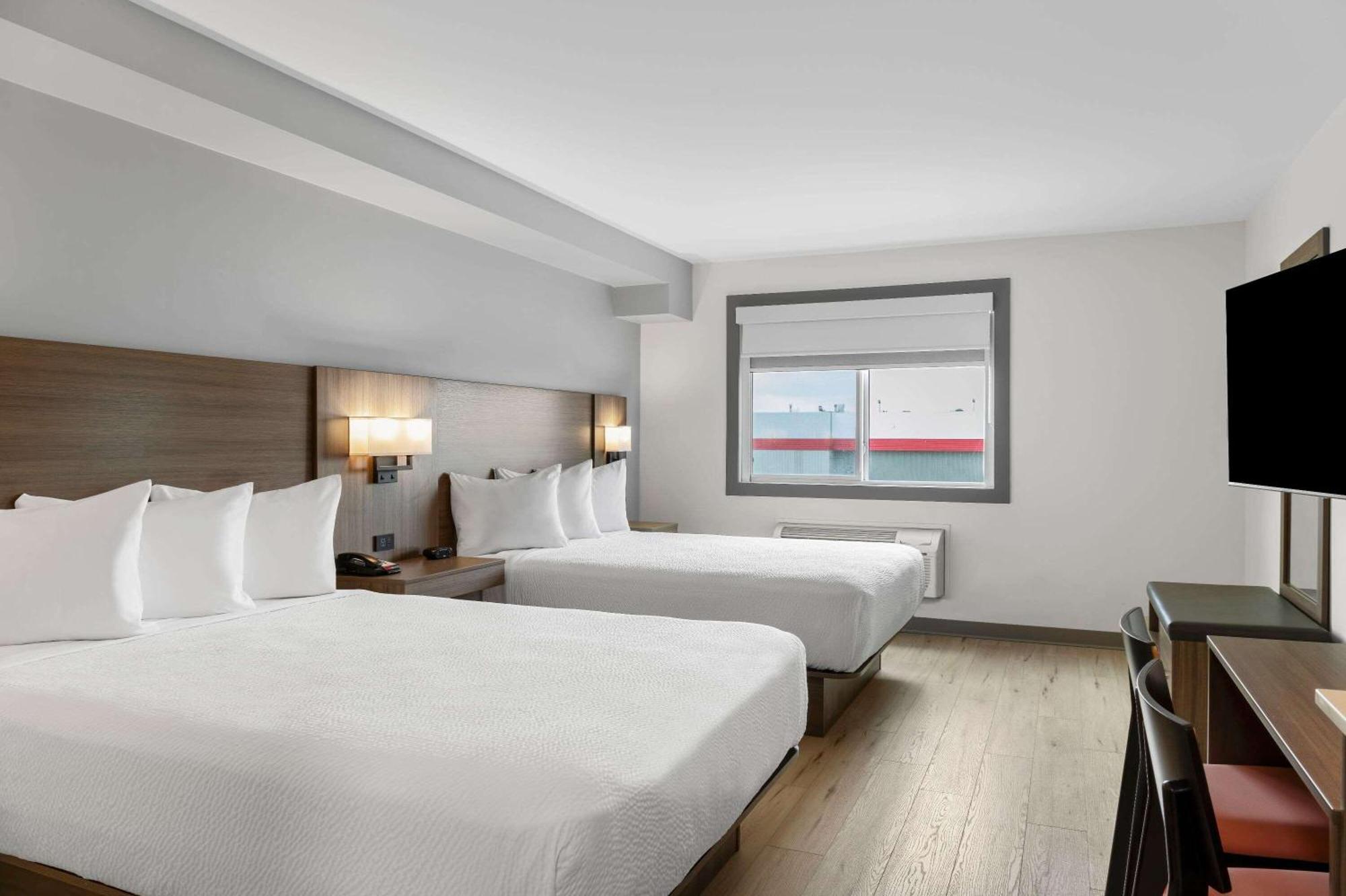 Days Inn By Wyndham Steinbach מראה חיצוני תמונה