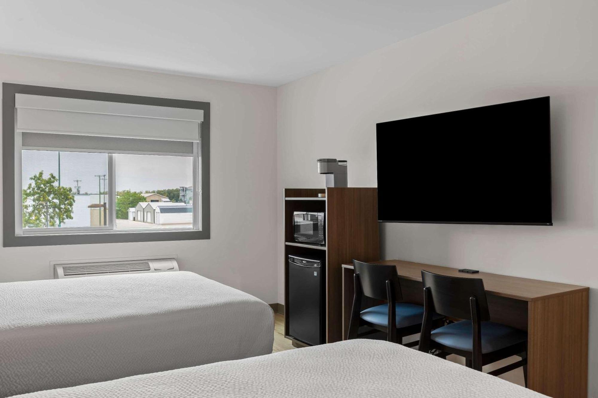 Days Inn By Wyndham Steinbach מראה חיצוני תמונה