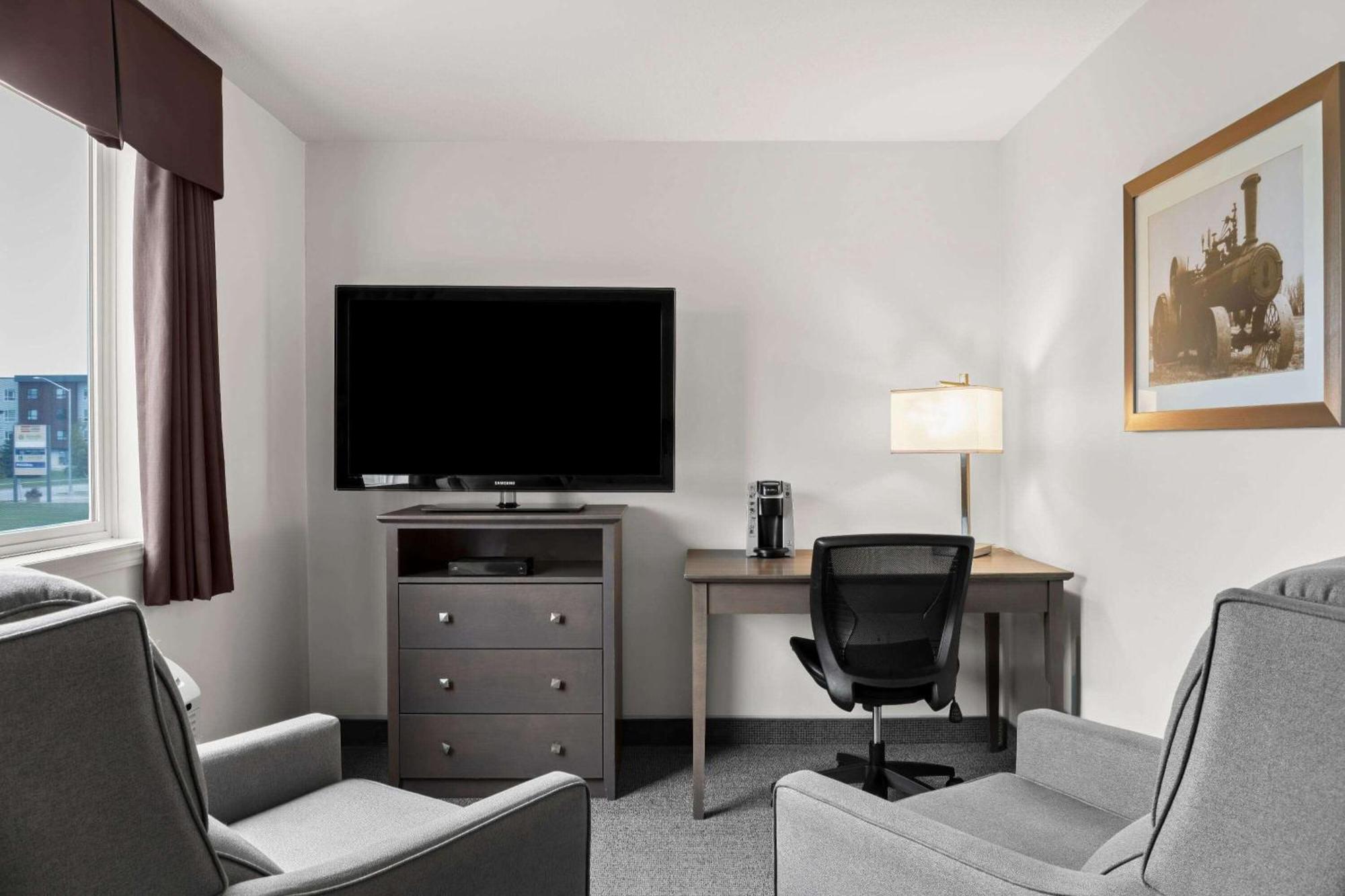 Days Inn By Wyndham Steinbach מראה חיצוני תמונה