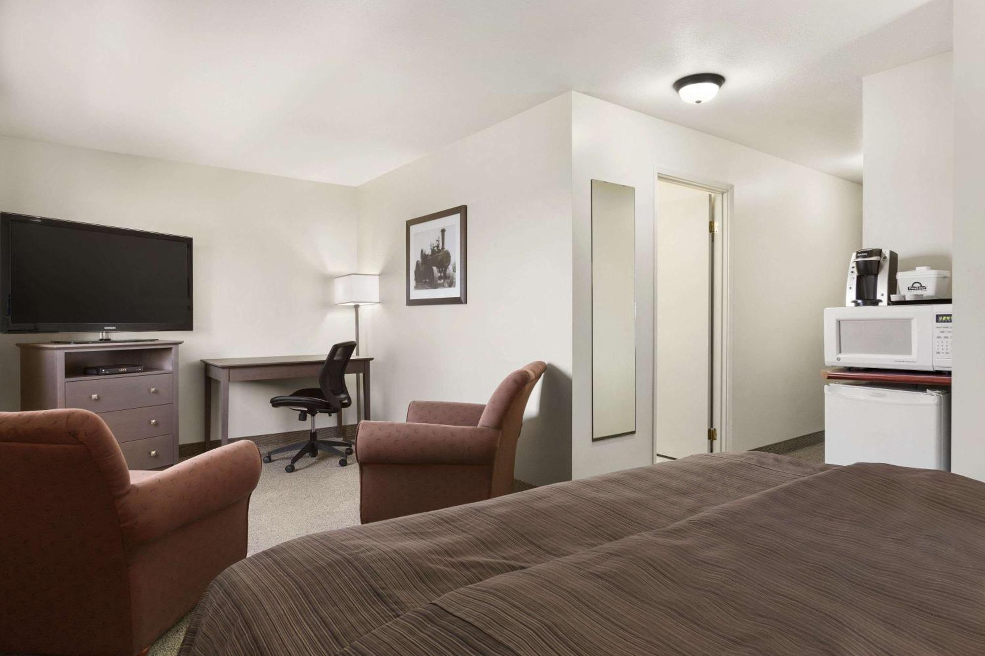 Days Inn By Wyndham Steinbach מראה חיצוני תמונה