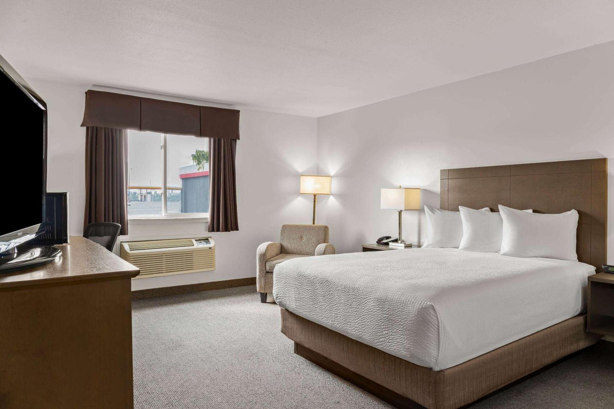 Days Inn By Wyndham Steinbach מראה חיצוני תמונה