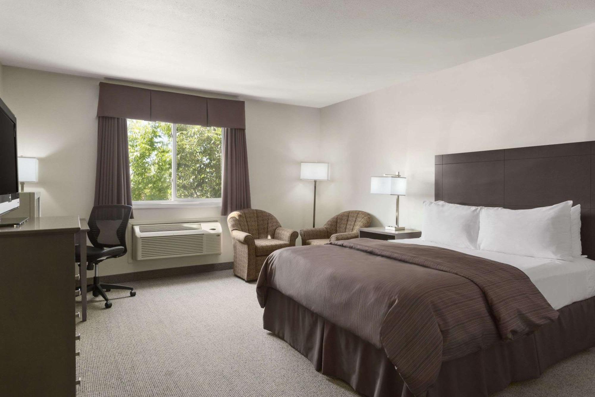 Days Inn By Wyndham Steinbach מראה חיצוני תמונה